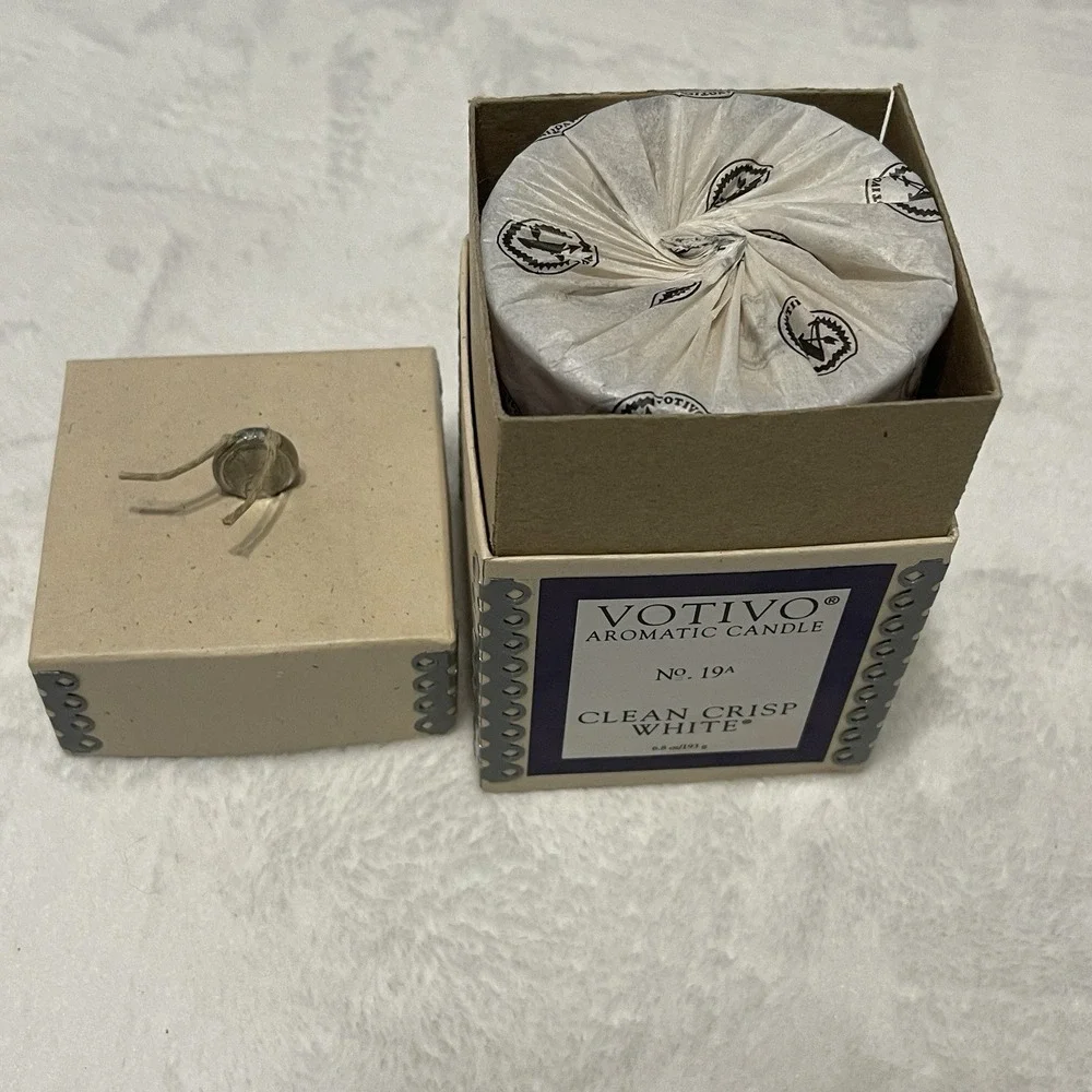 NIB Votivo Clean Crisp White No. 19A. Aromatic Candle 6.8oz‎ 50-60 Hour Wax Jar